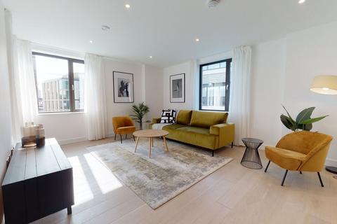 3 bedroom flat to rent, Cremer Street