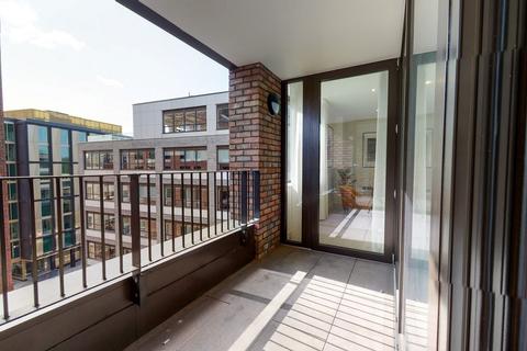 3 bedroom flat to rent, Cremer Street