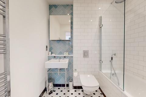 3 bedroom flat to rent, Cremer Street