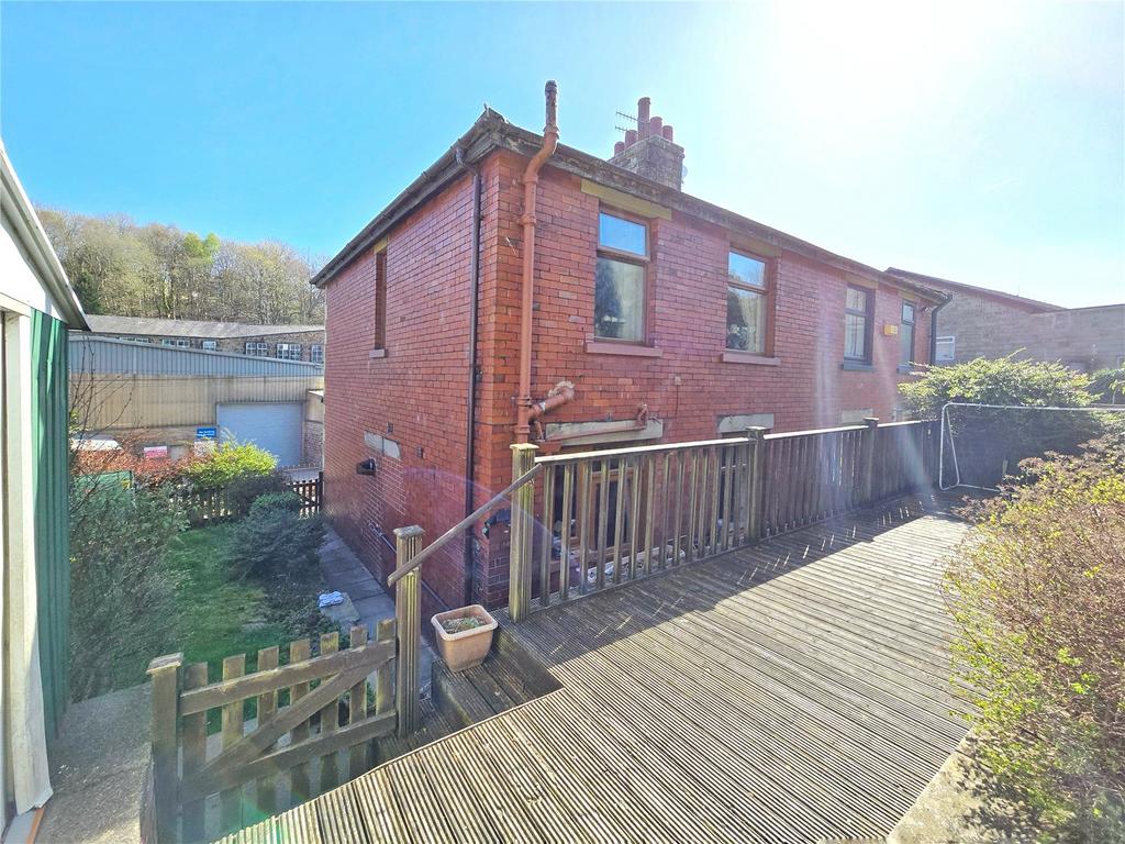 Rear Decking Area