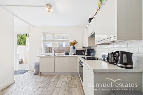 55 University Road, London, SW19 2BU