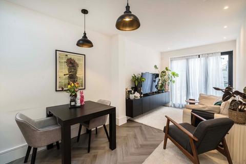 2 bedroom flat for sale, Windmill Road, London W5