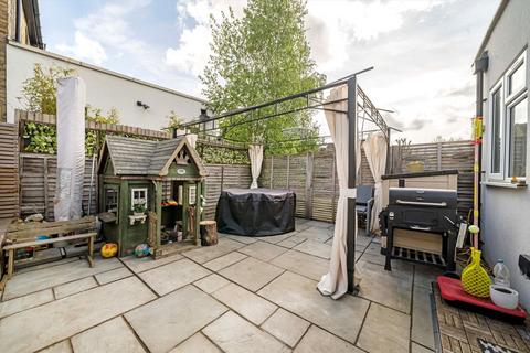 2 bedroom flat for sale, Windmill Road, London W5