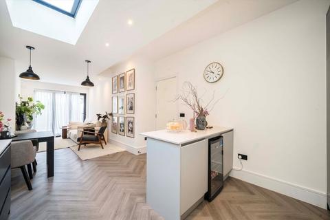 2 bedroom flat for sale, Windmill Road, London W5