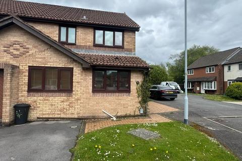 3 bedroom semi-detached house to rent, 14 Clos Healy,Gowerton,Swansea