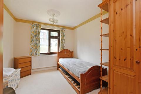 3 Hillcote Close, Sheffield, S10 3PT