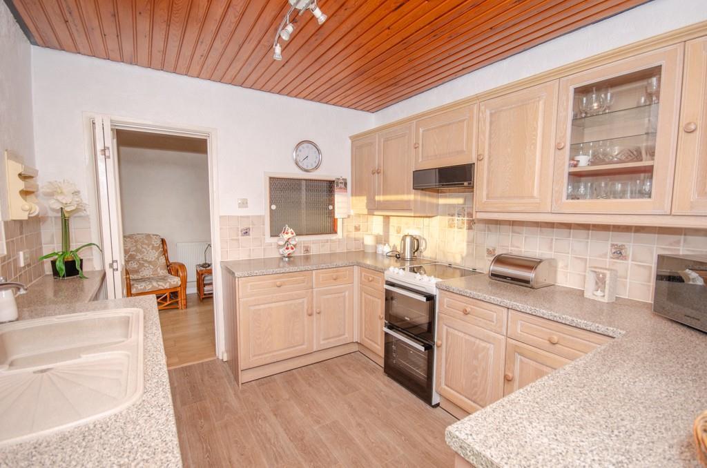 Kitchen pic 2.jpg