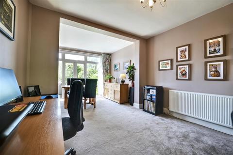 22 Beeby Road, Scraptoft, Leicester, LE7 9SG