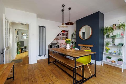 106 Worplesdon Road, Guildford, GU2 9RT