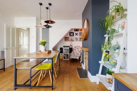106 Worplesdon Road, Guildford, GU2 9RT