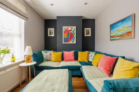 106 Worplesdon Road, Guildford, GU2 9RT