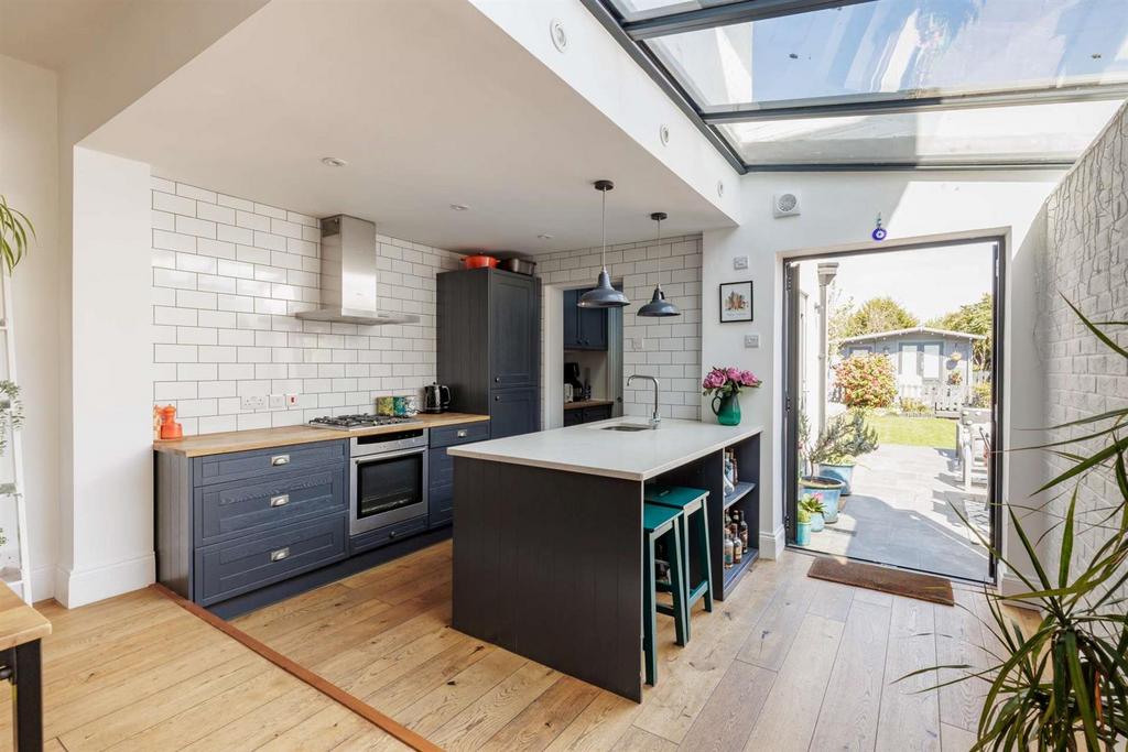 106 Worplesdon Road-12-1920.jpg