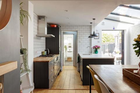 106 Worplesdon Road, Guildford, GU2 9RT