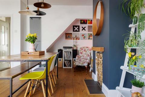 106 Worplesdon Road, Guildford, GU2 9RT