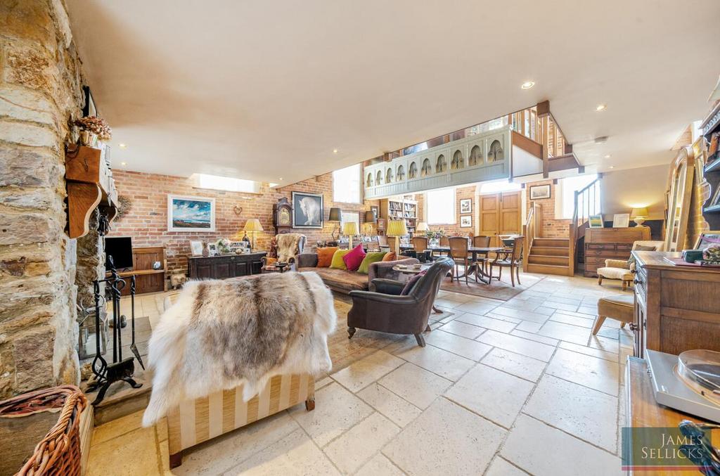 Open plan reception room