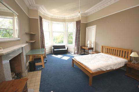 5 bedroom flat to rent, Thirlestane Road, Edinburgh