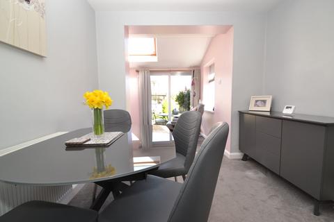 2 bedroom semi-detached bungalow for sale, Baildon, Baildon BD17