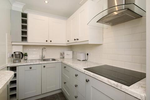 2 bedroom flat for sale, Bank Street Teignmouth TQ14 8FN