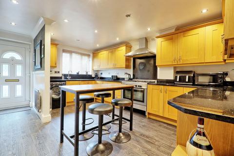 9 Nordmann Place, South Ockendon, RM15 6XA