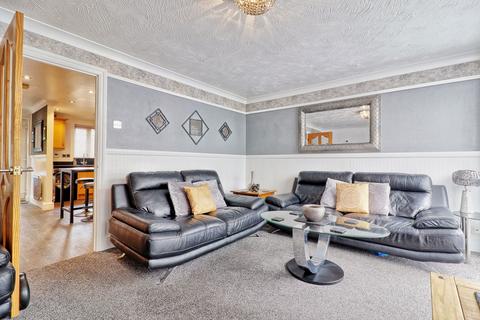 9 Nordmann Place, South Ockendon, RM15 6XA