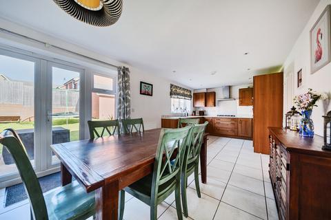 49 Charlesby Drive, Watchfield, Swindon, SN6 8RT