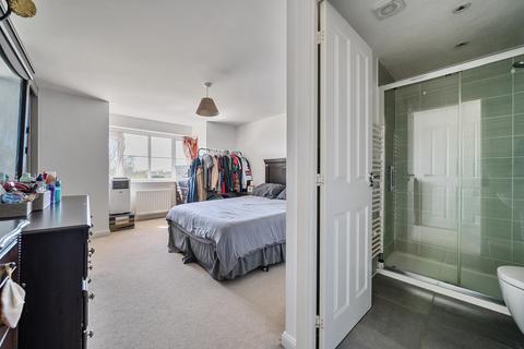 49 Charlesby Drive, Watchfield, Swindon, SN6 8RT