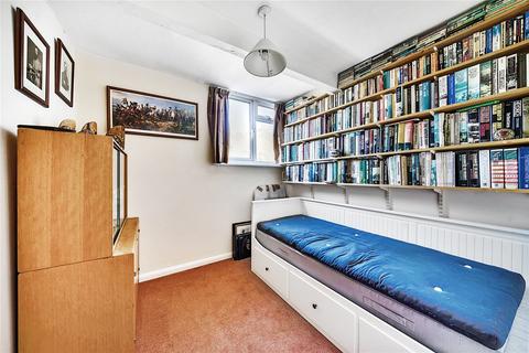 3 Hutton Road, Ash Vale, Aldershot, GU12 5EY