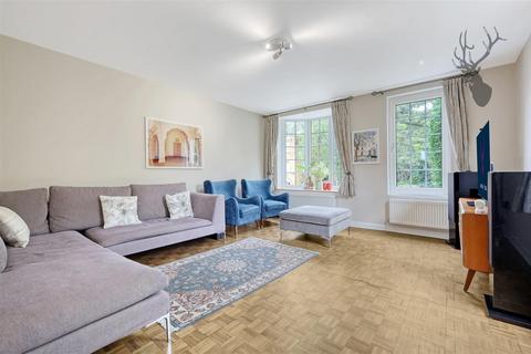 3 bedroom house for sale, Hawthorns, Woodford Green IG8