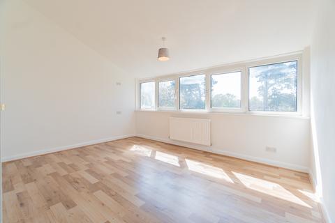 3 bedroom townhouse to rent, Hythe, The Wicket, Unfurnished