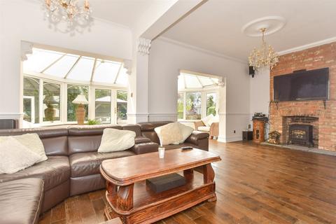 4 bedroom detached house for sale, Butts Green Road, Hornchurch, Essex