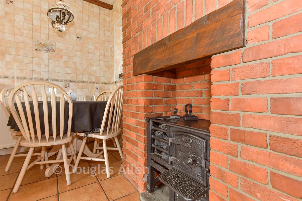 Kitchen/ Breakfast Room
