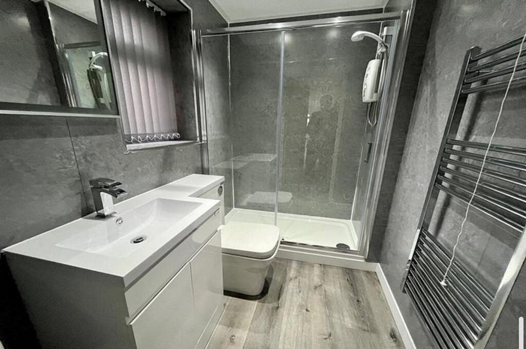 Stylish and modern bathroom suite featuring a s...