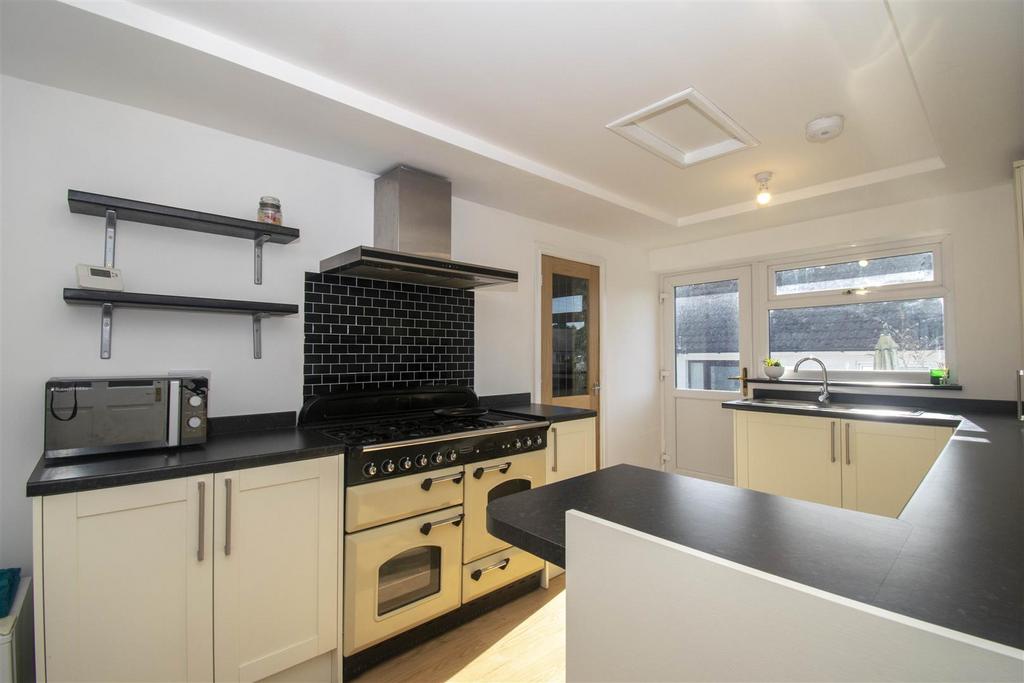 Fitted kitchen