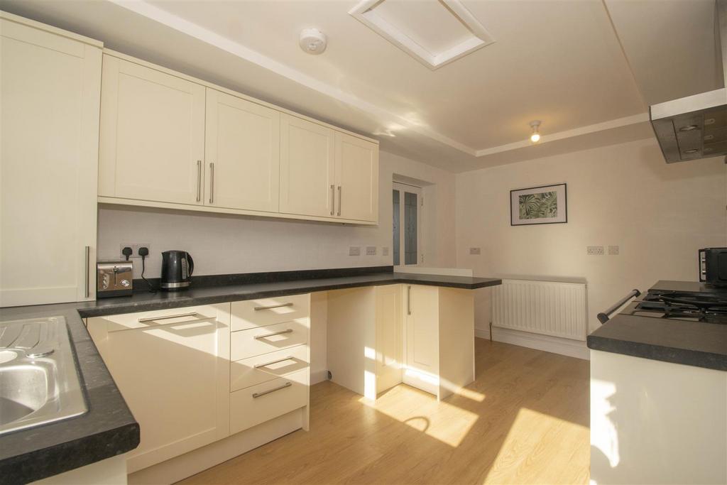 Fitted kitchen