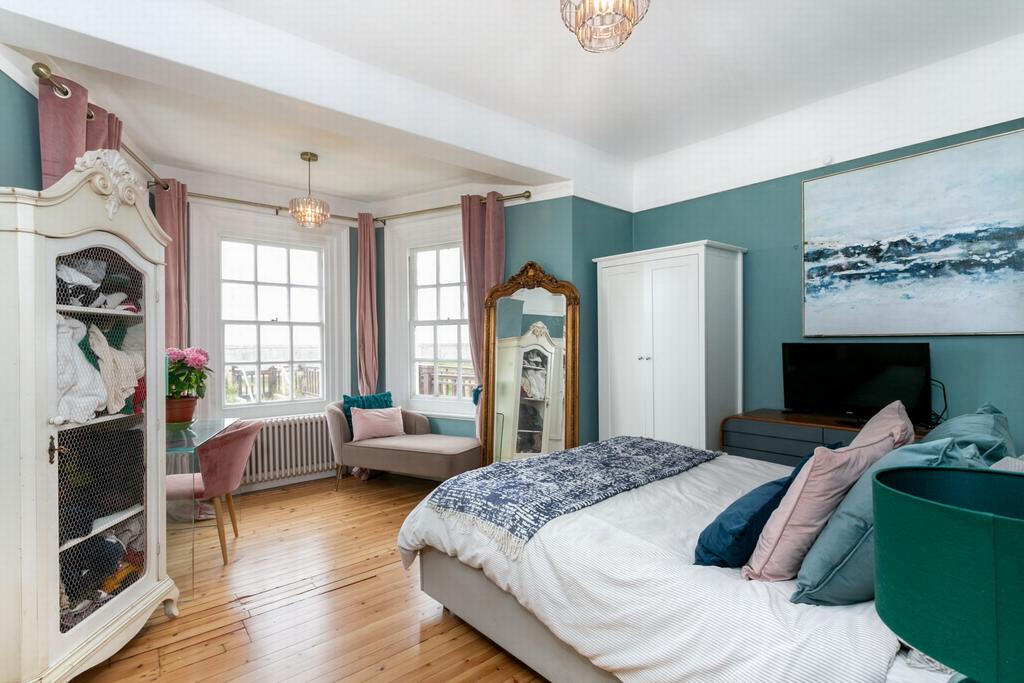 Principal bedroom