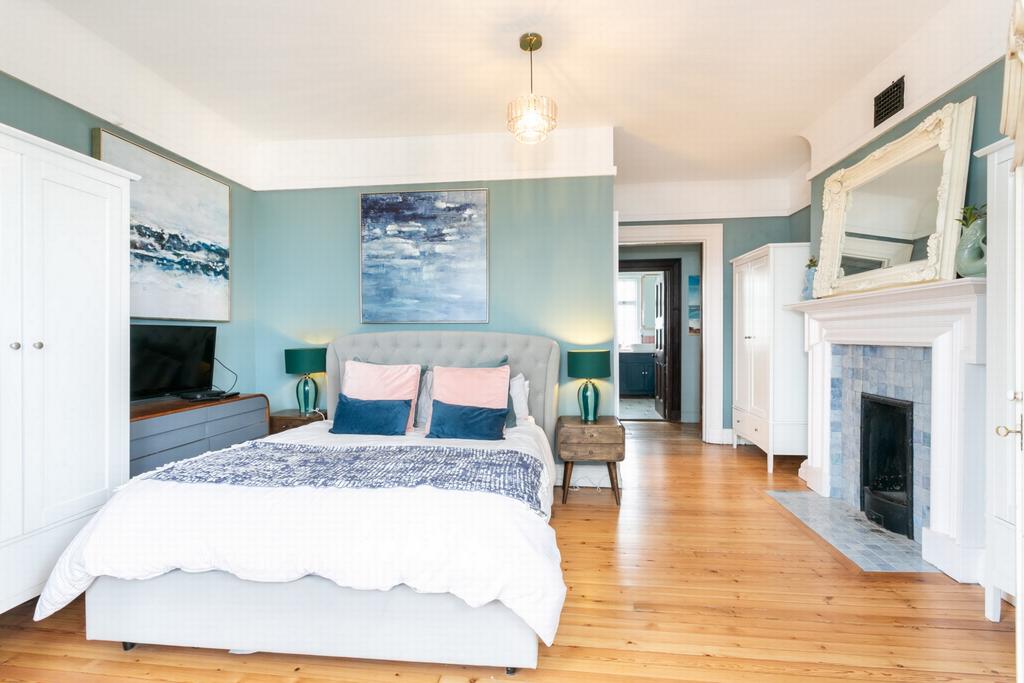 Principal bedroom