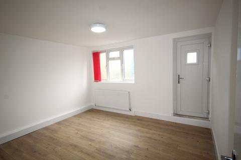 2 bedroom maisonette to rent, Slough Lane, Kingsbury, London, NW9