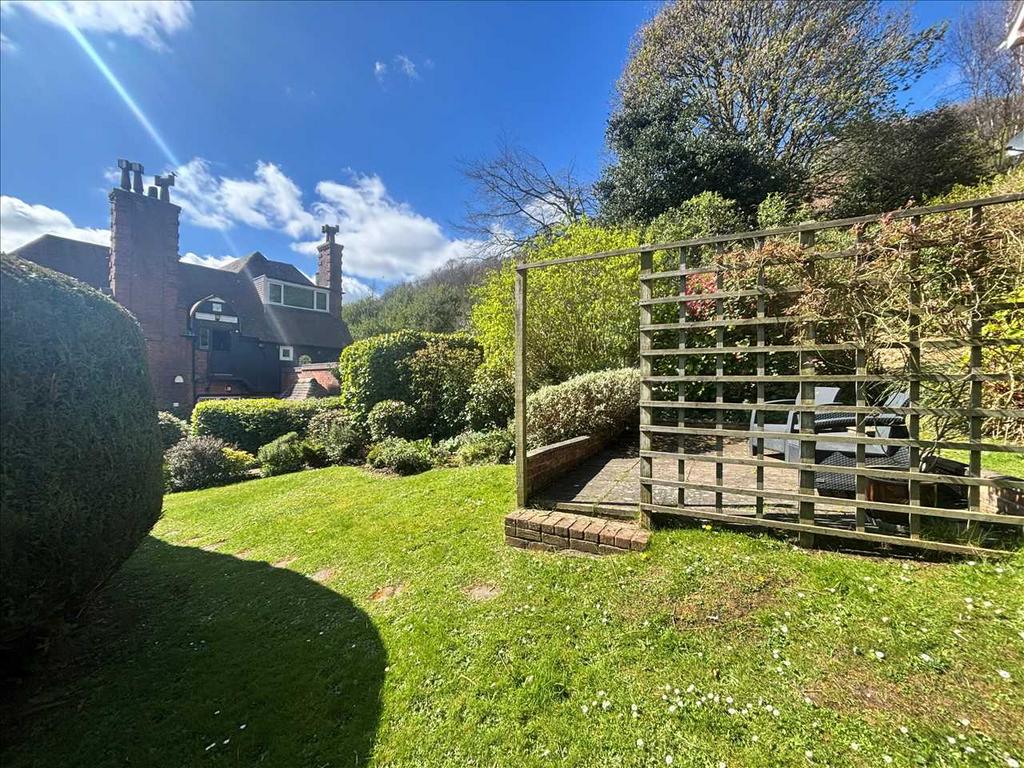 Front/side garden
