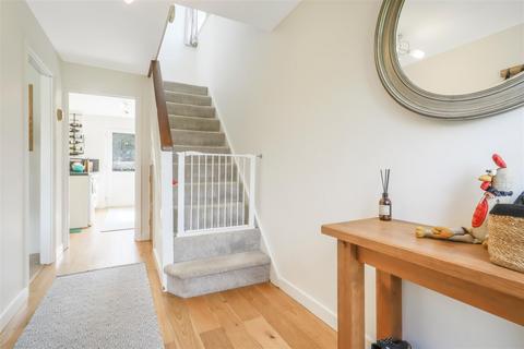 15 Field Close, Kenilworth, CV8 2JN