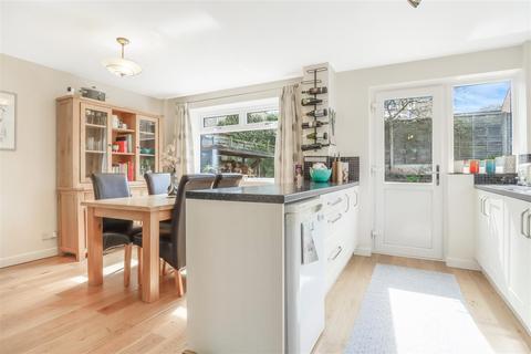 15 Field Close, Kenilworth, CV8 2JN