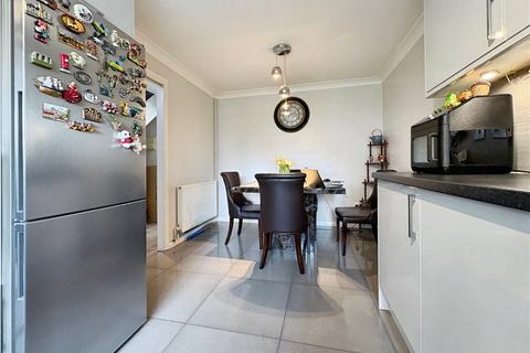 29 Bingham Drive, Staines-upon-thames, TW18 1QX