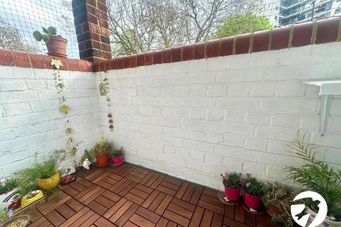 40 Ravens Way, London, SE12 8HA