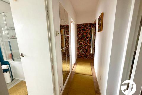 40 Ravens Way, London, SE12 8HA