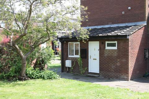 21 Waterfields, Leatherhead, KT22 7XB