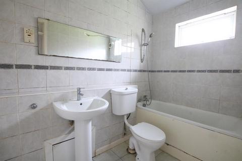 21 Waterfields, Leatherhead, KT22 7XB