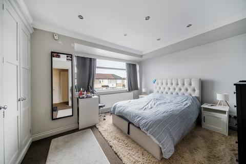 27 Lynhurst Crescent, Uxbridge, UB10 9EF