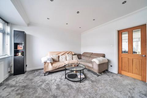 27 Lynhurst Crescent, Uxbridge, UB10 9EF