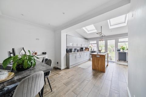 27 Lynhurst Crescent, Uxbridge, UB10 9EF