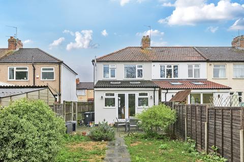 27 Lynhurst Crescent, Uxbridge, UB10 9EF