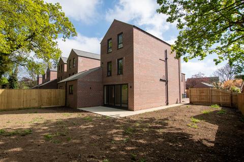 undefined, College Street, Grimsby DN34